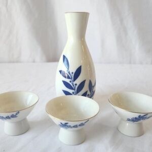 Porcelain Japanese Gekkeikan Saka 4 Piece Set  Home Kitchen Dining Blue/White